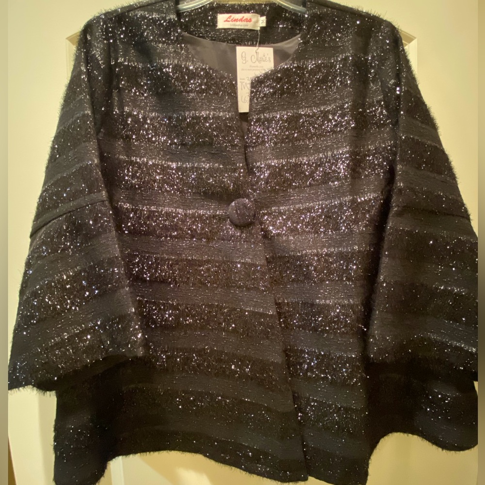 Black one buttoned evening cape - size M